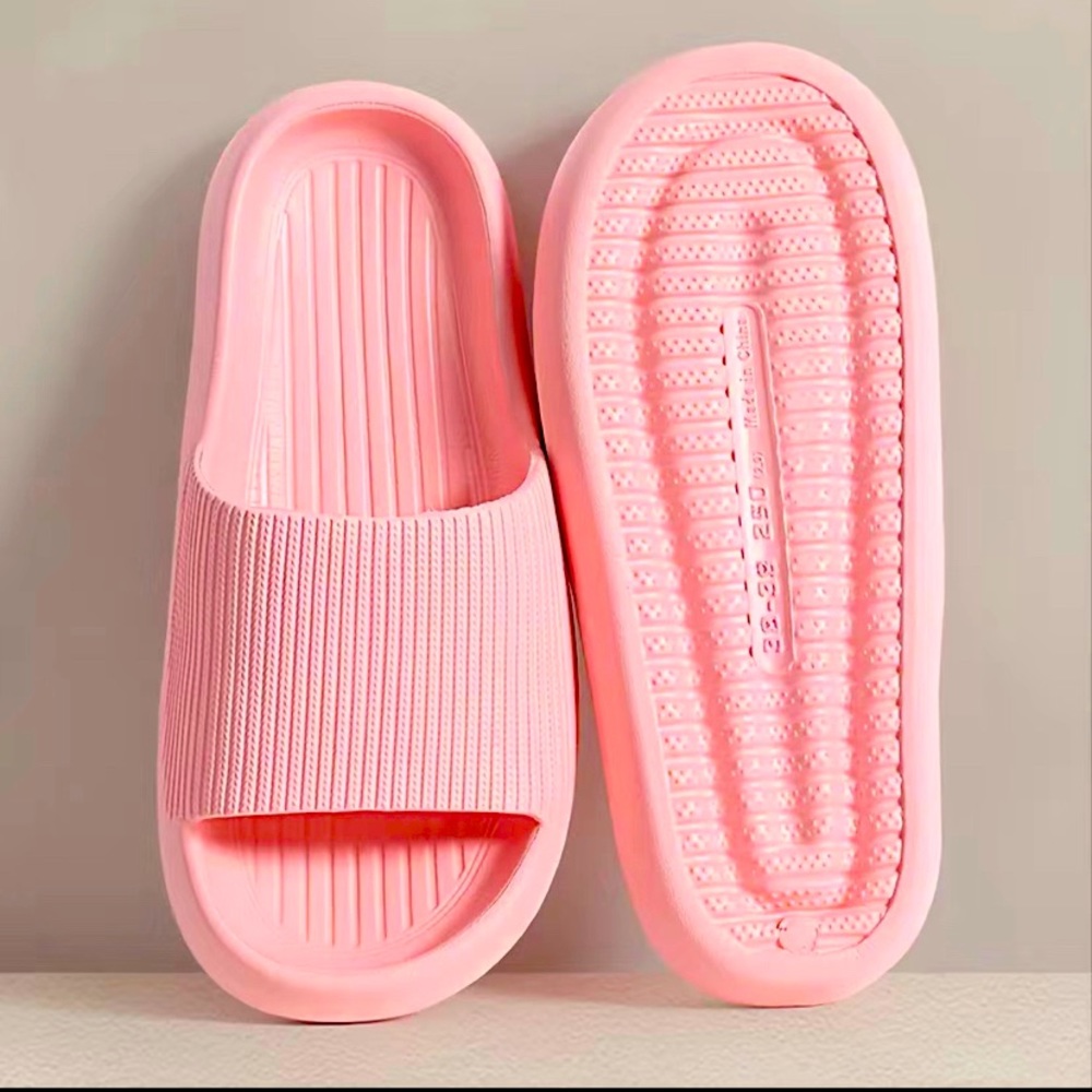 Women’s Pillow slides